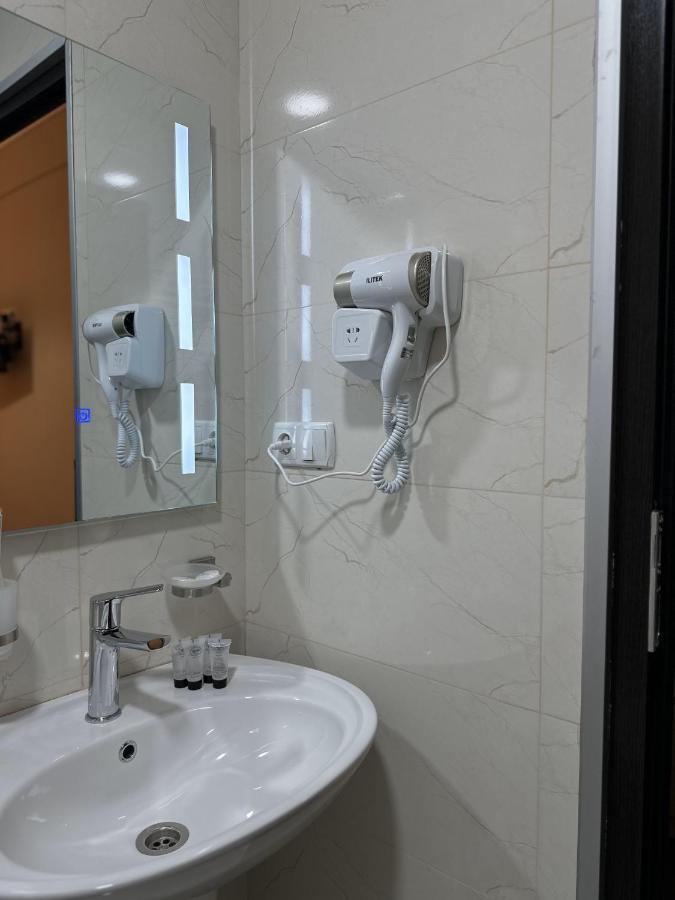 Bina N28 Hotell Kutaisi Exteriör bild